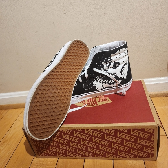 VANS TM BLACK/WHITE GLOW SKULLS SK8-HI SHOES main image 7